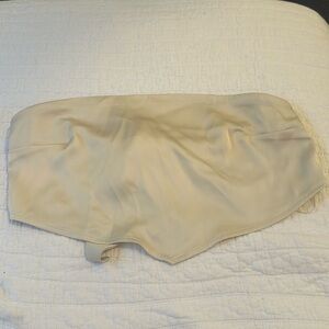 Satin cropped shirt.